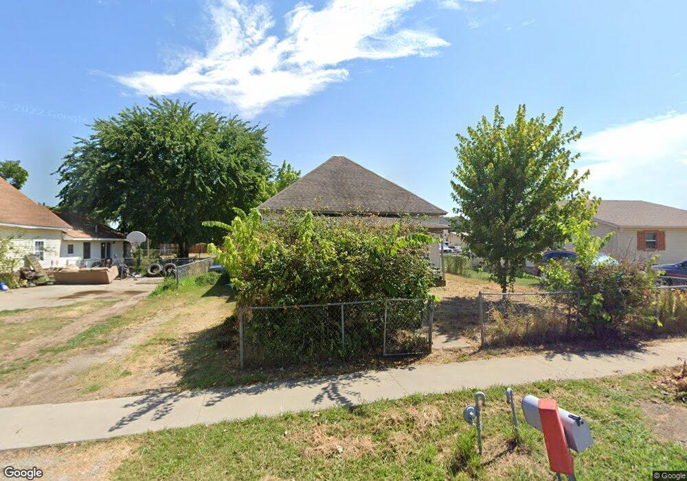 607 E 4th St, Claremore, OK 74017 - photo 1