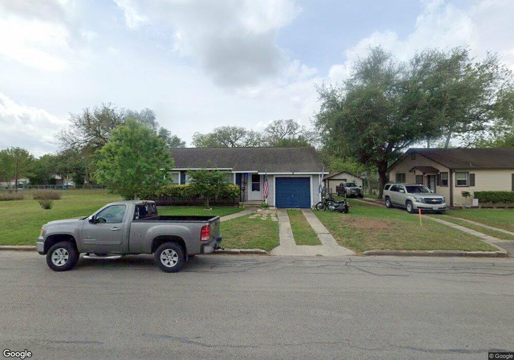 817 E Cedar St, Seguin, TX 78155 - photo 1