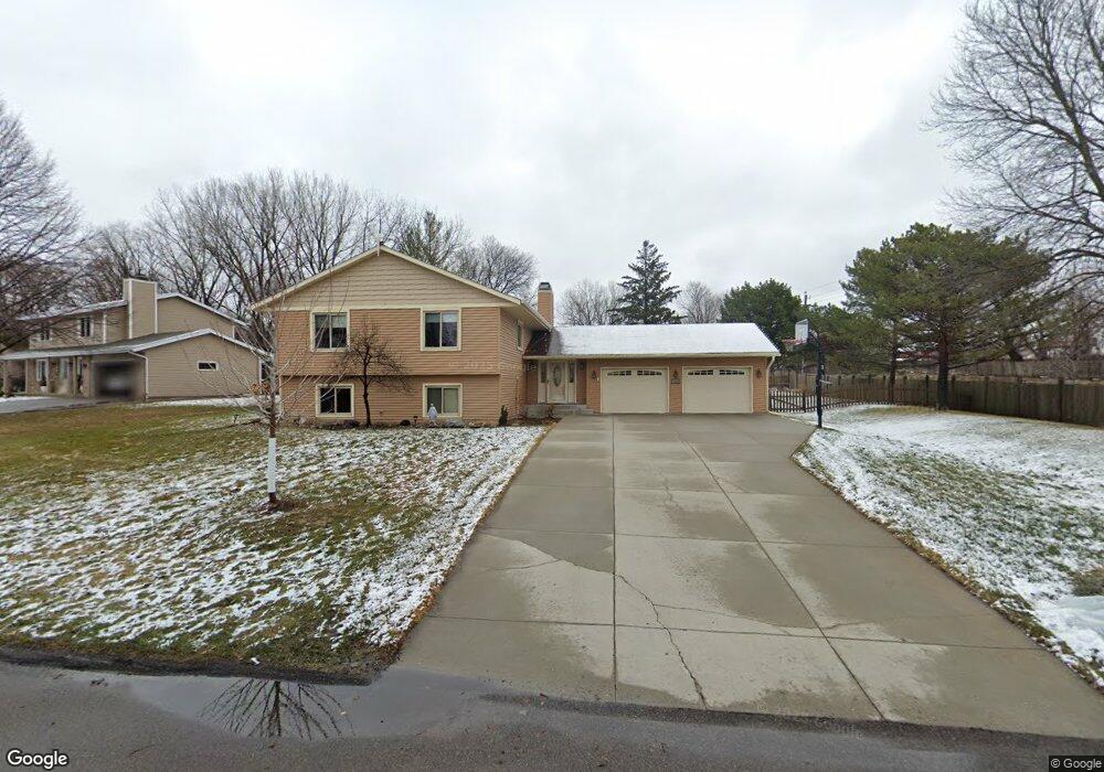 17400 Barrington Ct, Minnetonka, MN 55345 - photo 1