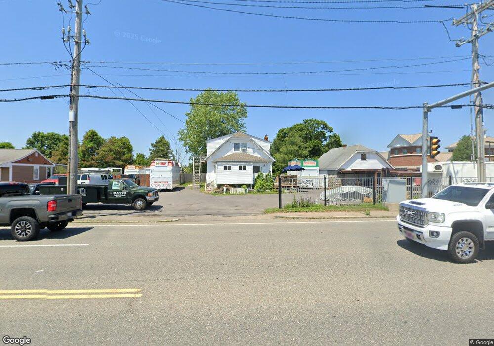 737 W Center St, West Bridgewater, MA 02379 - photo 1