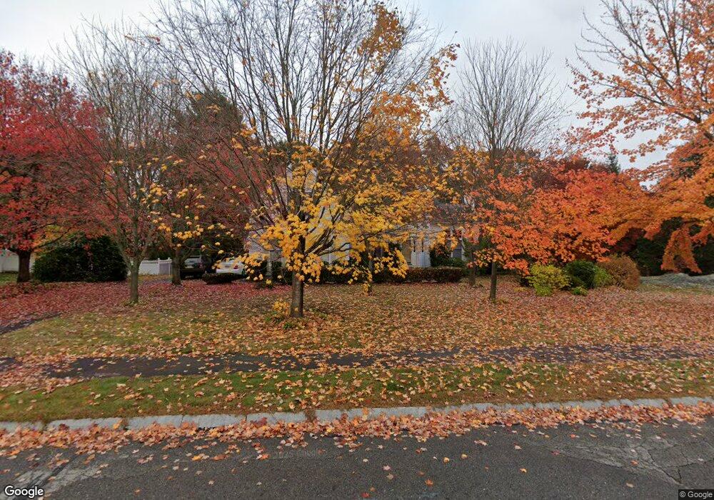 5 Norumbega Cir, Franklin, MA 02038 - photo 1