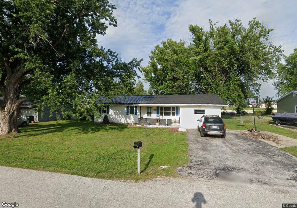 1824 Village Ln, Bolivar, MO 65613 - photo 1
