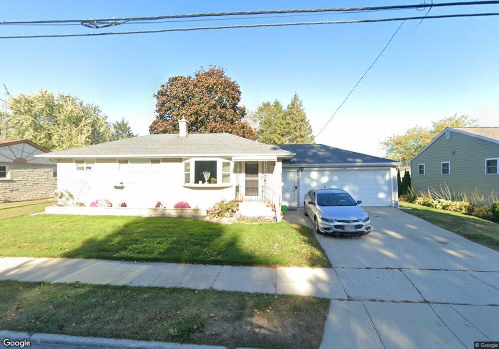 1717 Hawthorne Ave, Two Rivers, WI 54241 - photo 1