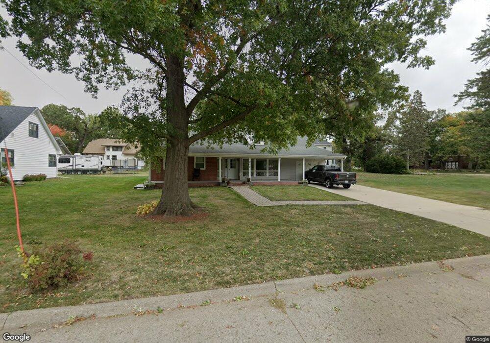 910 S 7th Ave W, Newton, IA 50208 - photo 1