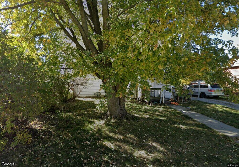 1011 E 10th St N, Newton, IA 50208 - photo 1