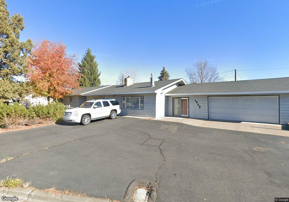 1832 SW Canyon Dr, Redmond, OR 97756 - photo 1