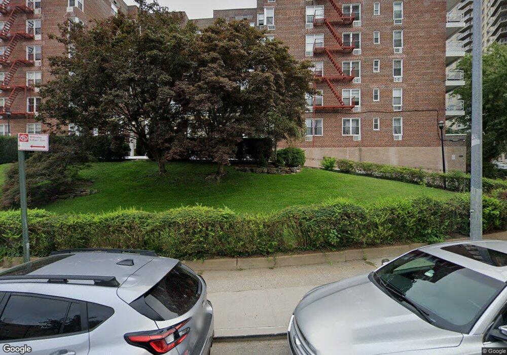 601 Kappock St unit 5D, Bronx, NY 10463 - photo 1