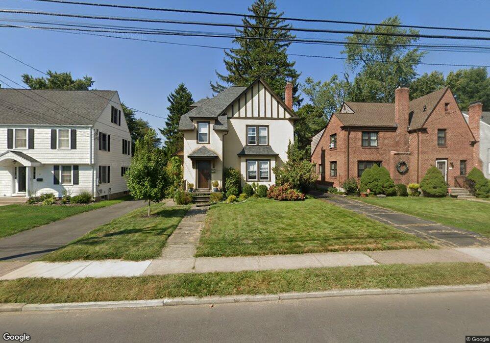 61 Griswold Dr, West Hartford, CT 06119 - photo 1