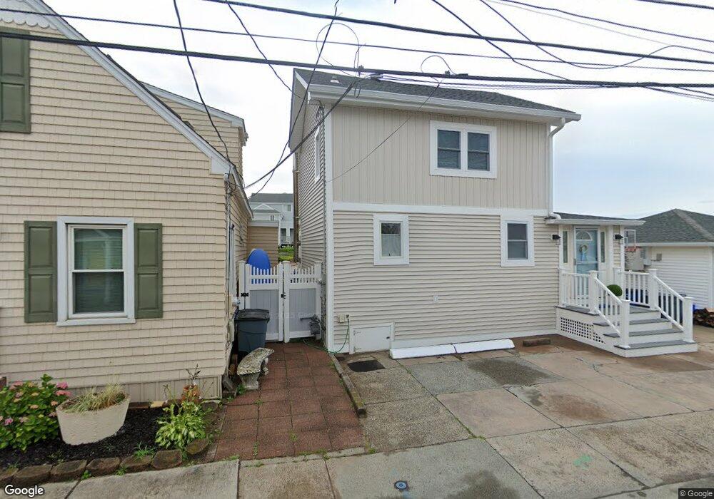 25 Jamaica Ct, East Haven, CT 06512 - photo 1