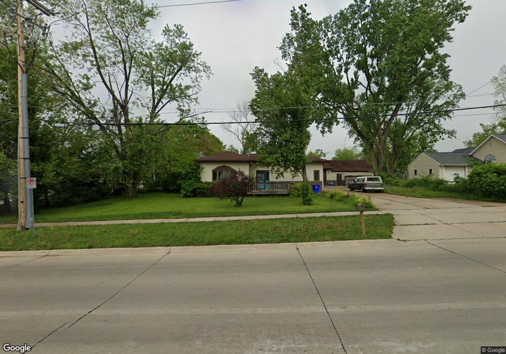 2210 18th St SW, Cedar Rapids, IA 52404 - photo 1