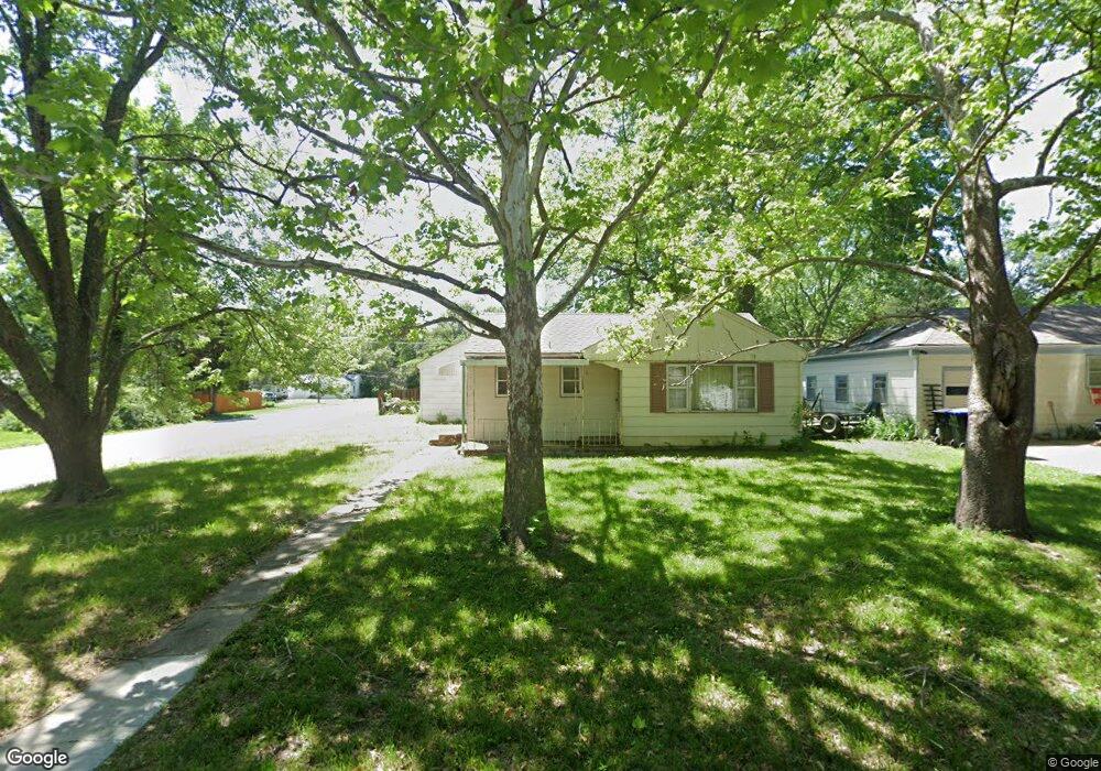 2325 SW Seabrook Ave, Topeka, KS 66614 - photo 1