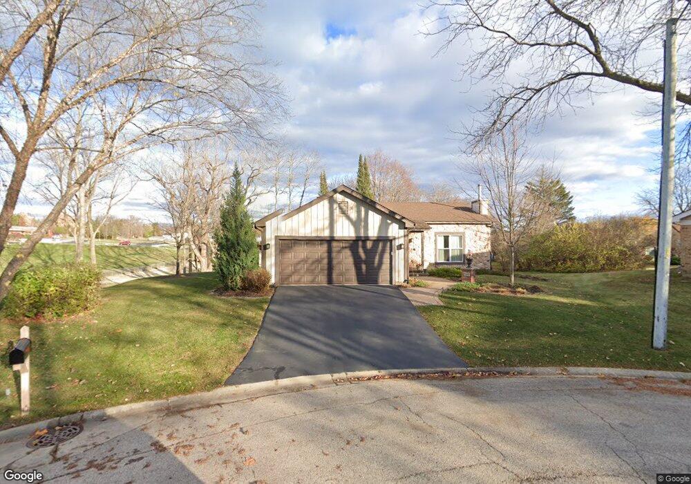 1215 Fairmont Ct, Algonquin, IL 60102 - photo 1