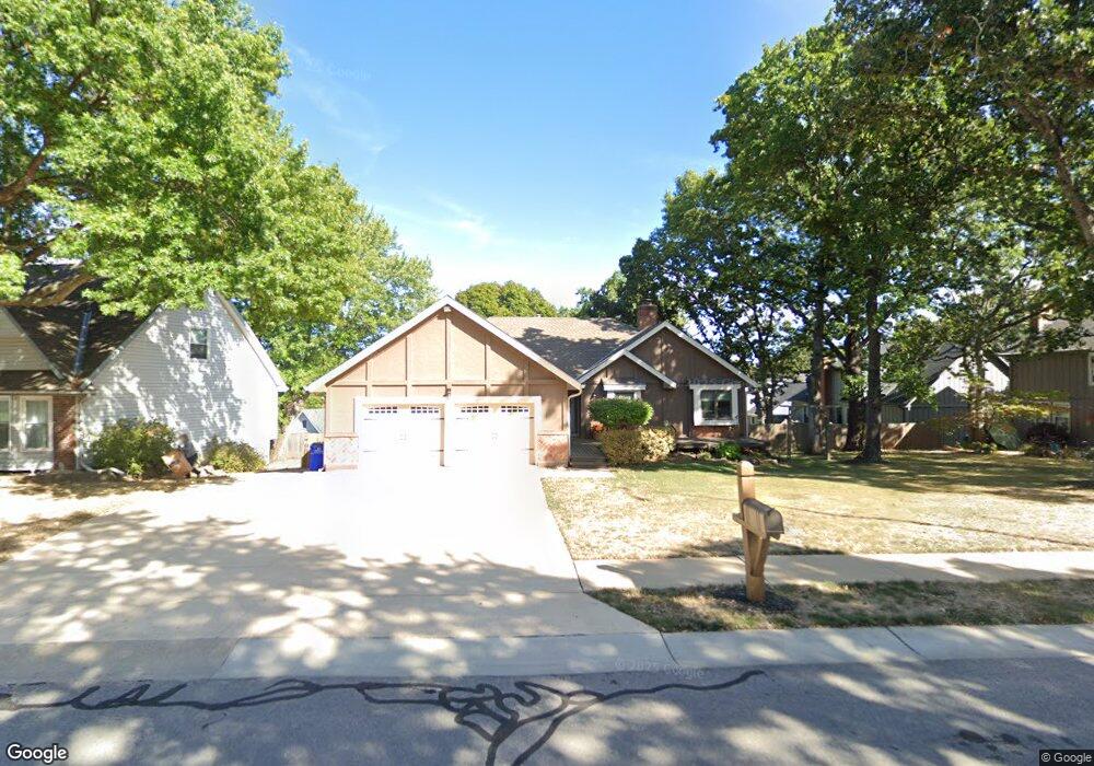 6841 Oakview St, Shawnee, KS 66216 - photo 1