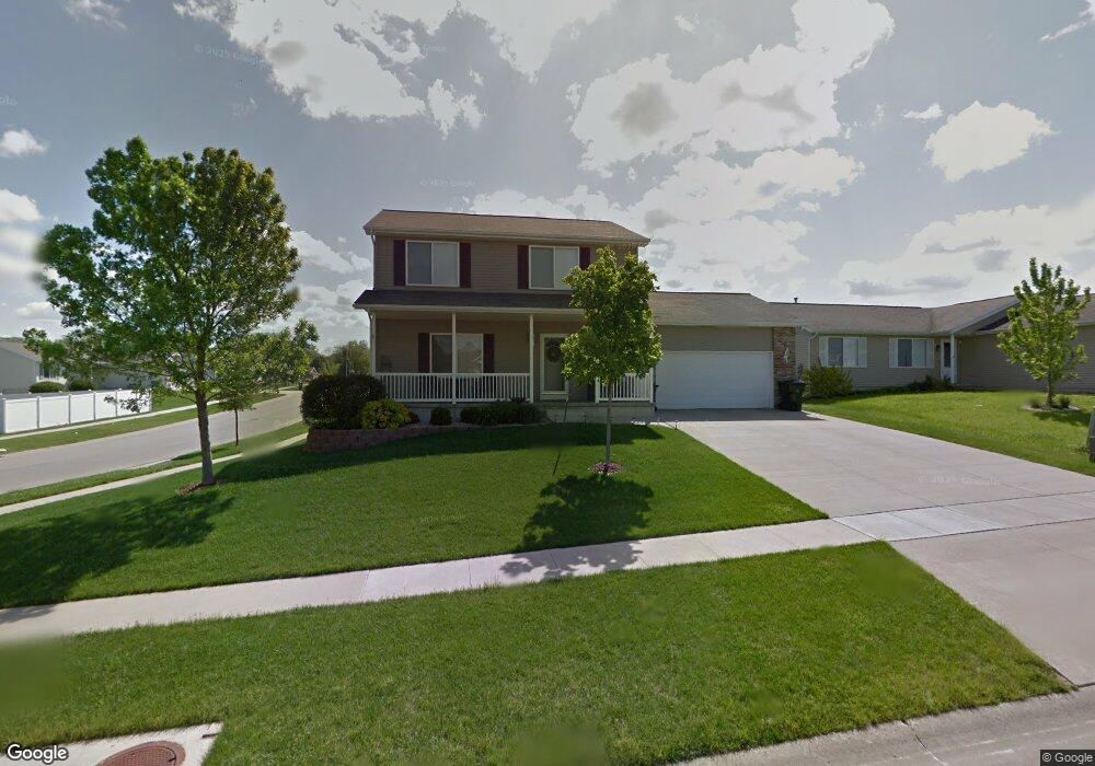 1229 Wolf Dr NW, Cedar Rapids, IA 52405 - photo 1