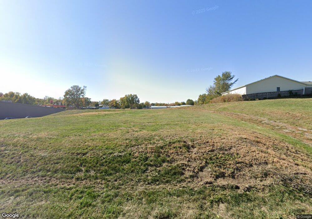 211 E 12th St N, Newton, IA 50208 - photo 1