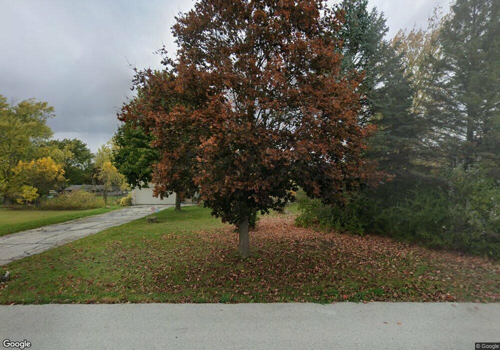 N69W13084 Harding Dr, Menomonee Falls, WI 53051 - photo 1