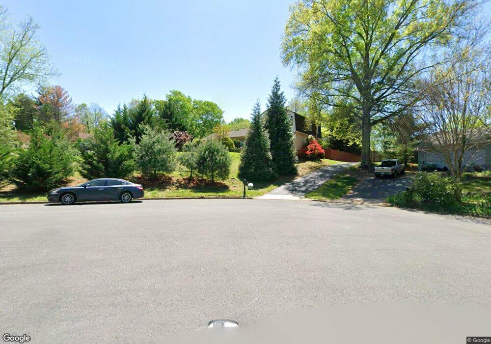 9829 Fosbak Dr, Vienna, VA 22182 - photo 1