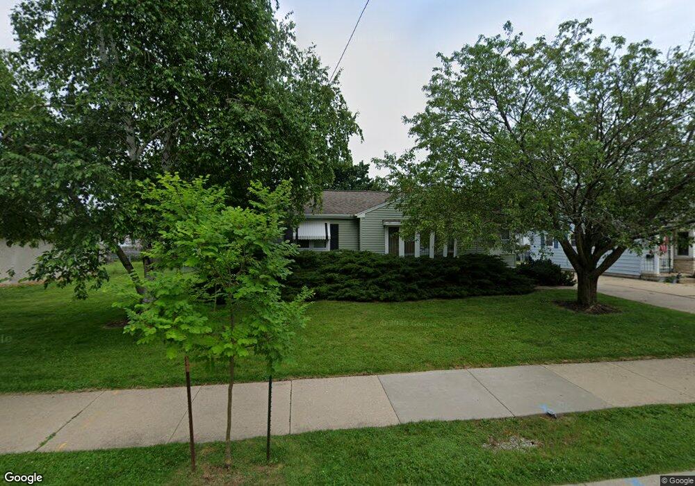 1242 Spruce St, Oshkosh, WI 54901 - photo 1