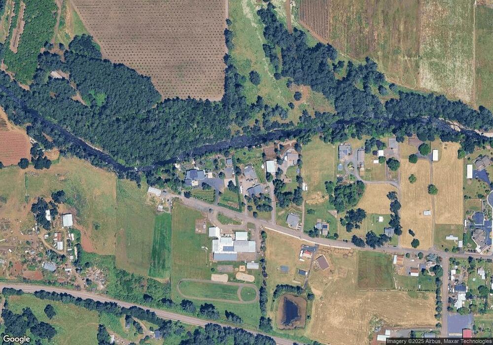 810 1st St, Scotts Mills, OR 97375 - photo 1