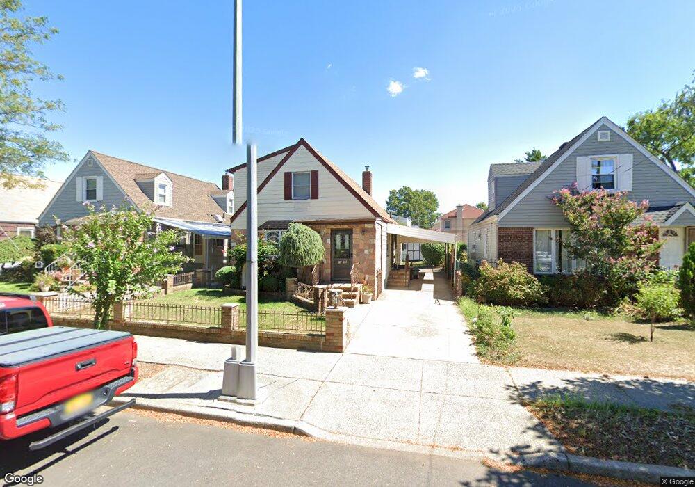 8039 268th St, Glen Oaks, NY 11004 - photo 1