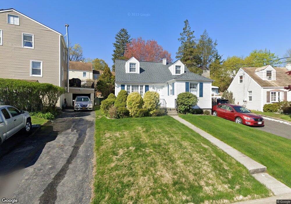 54 Cantitoe Rd, Yonkers, NY 10710 - photo 1