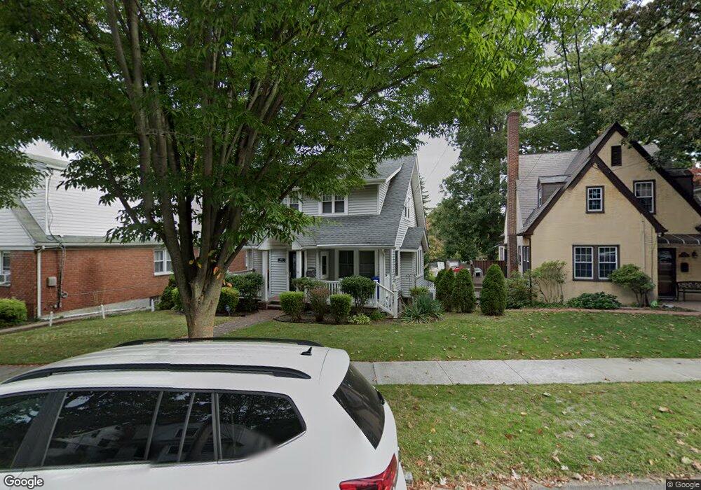 4581 Browvale Ln unit 2nd Fl, Little Neck, NY 11362 - photo 1