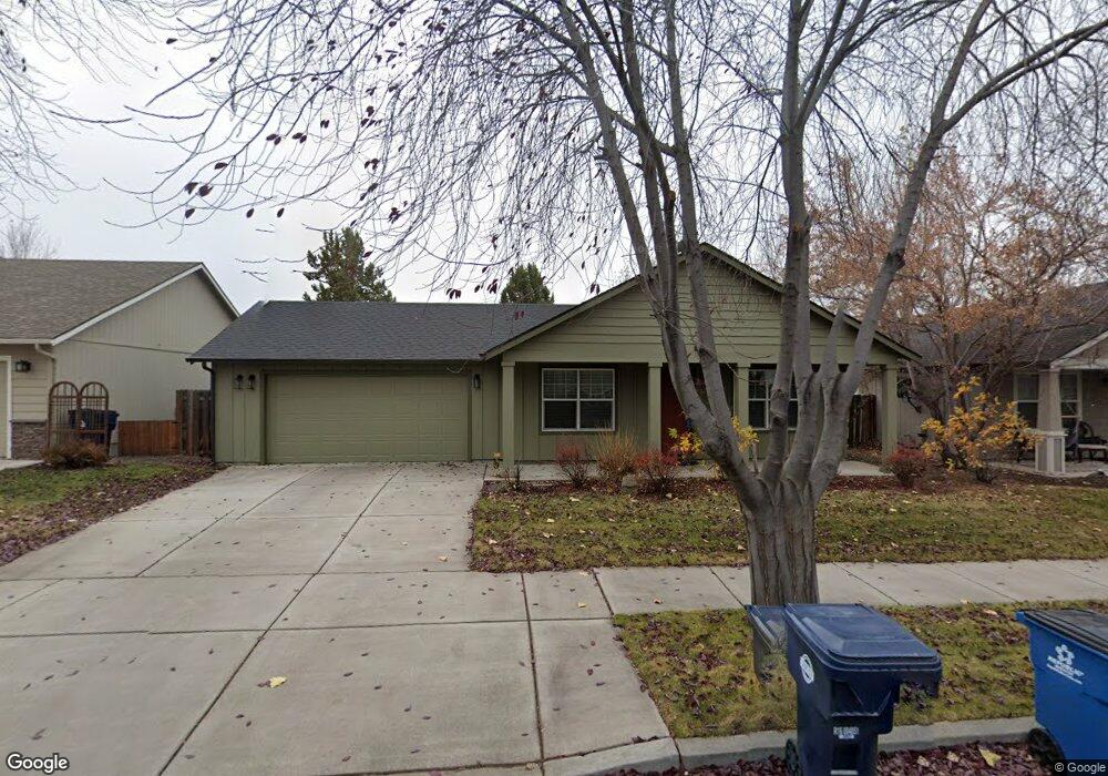 3324 SW Kalama Ave, Redmond, OR 97756 - photo 1