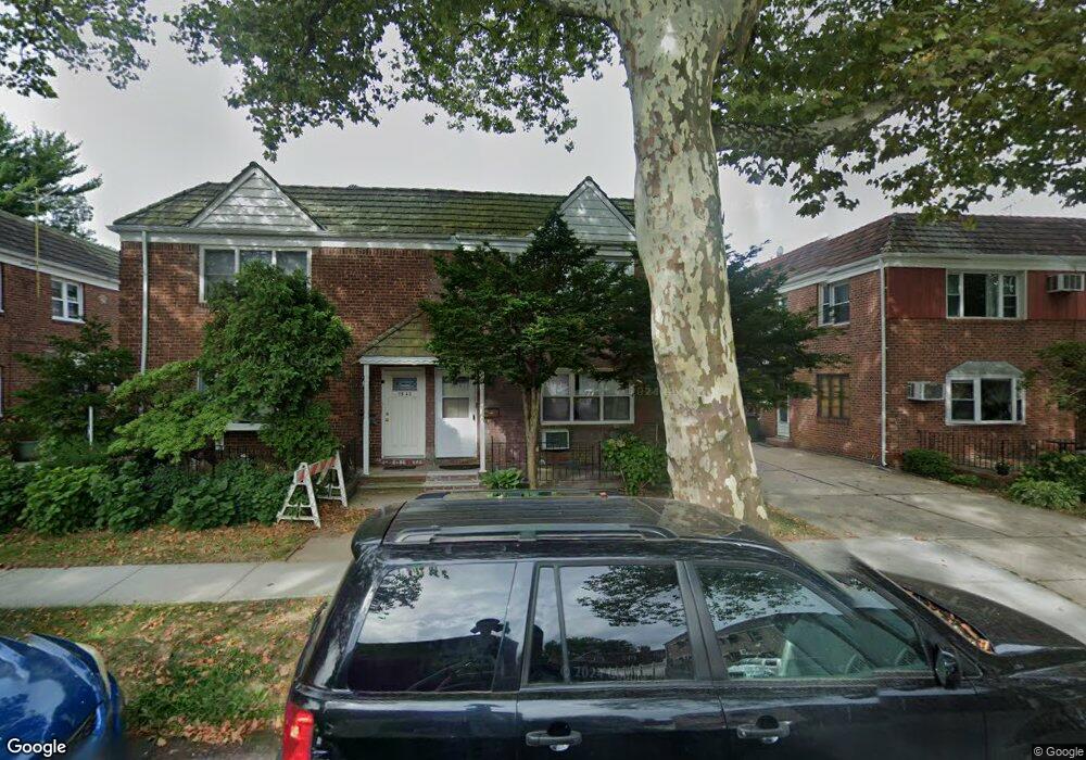 7536 197th St, Fresh Meadows, NY 11366 - photo 1