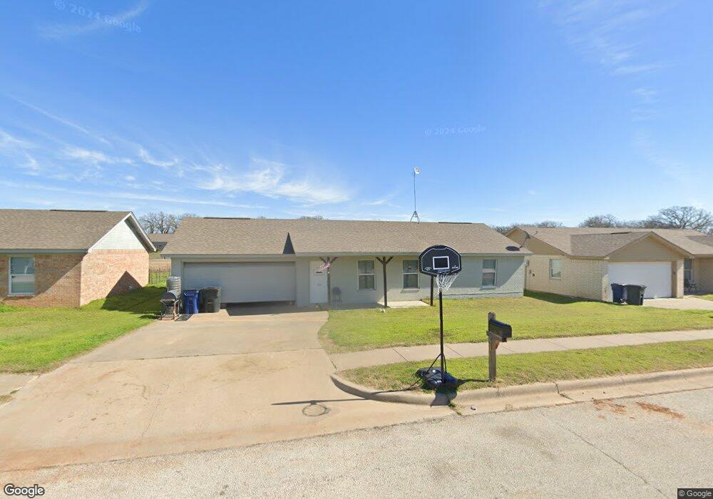 208 Dean Ct, Granbury, TX 76049 - photo 1