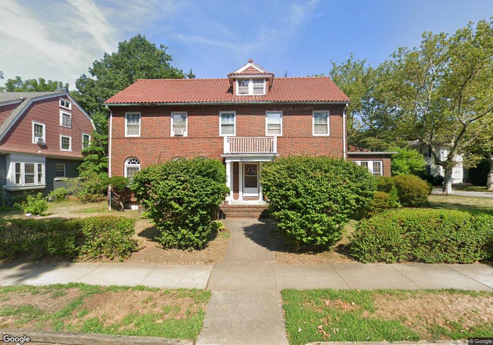 17 Pennsylvania Blvd, Floral Park, NY 11001 - photo 1