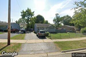 2715 Pawnee Rd, Waukegan, IL 60087