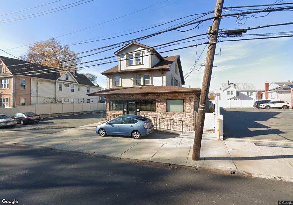 1113 Victory Blvd, Staten Island, NY 10301 - photo 1