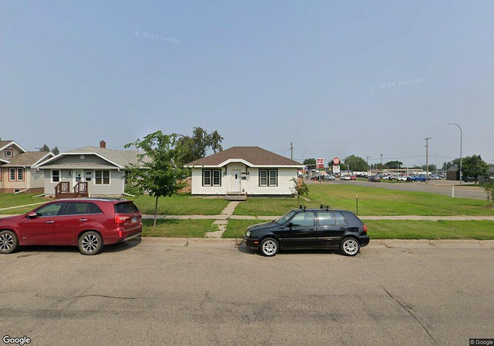 919 3rd Ave SE, Jamestown, ND 58401 - photo 1