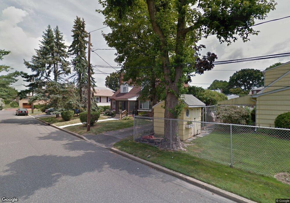 2 Dogwood Ln unit 2nd Fl, Glen Cove, NY 11542 - photo 1