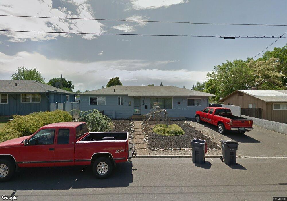 890 Oak St, Central Point, OR 97502 - photo 1