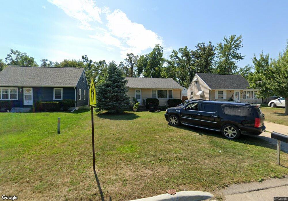 1527 E Ave NW, Cedar Rapids, IA 52405 - photo 1