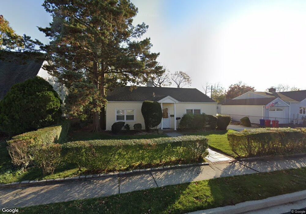 504 Rebecca Ln, Oceanside, NY 11572 - photo 1