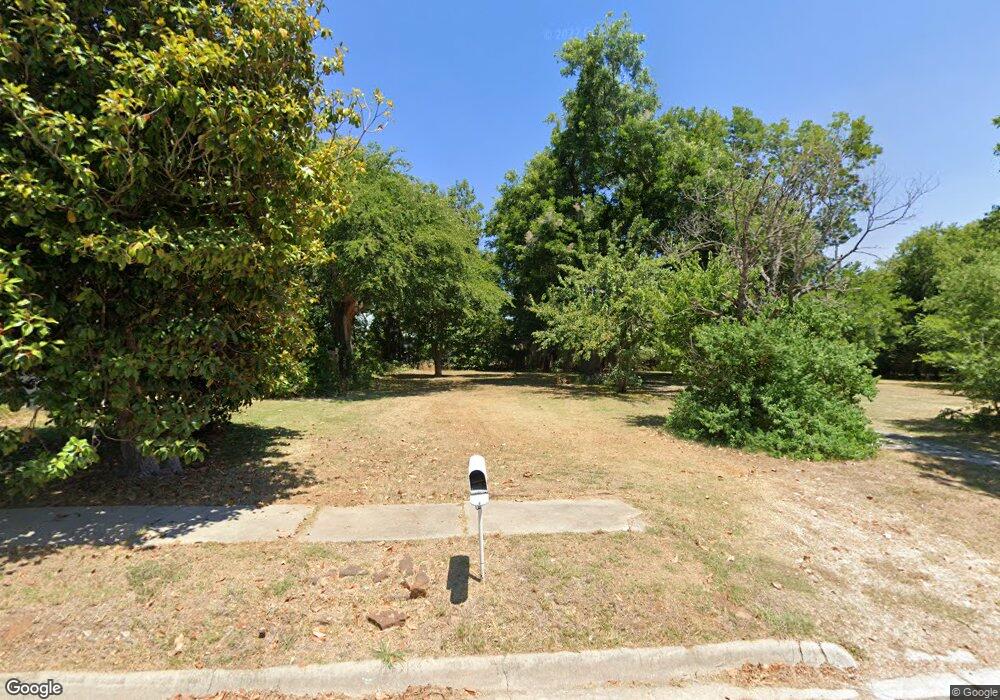 822 N Morris St, Gainesville, TX 76240 - photo 1