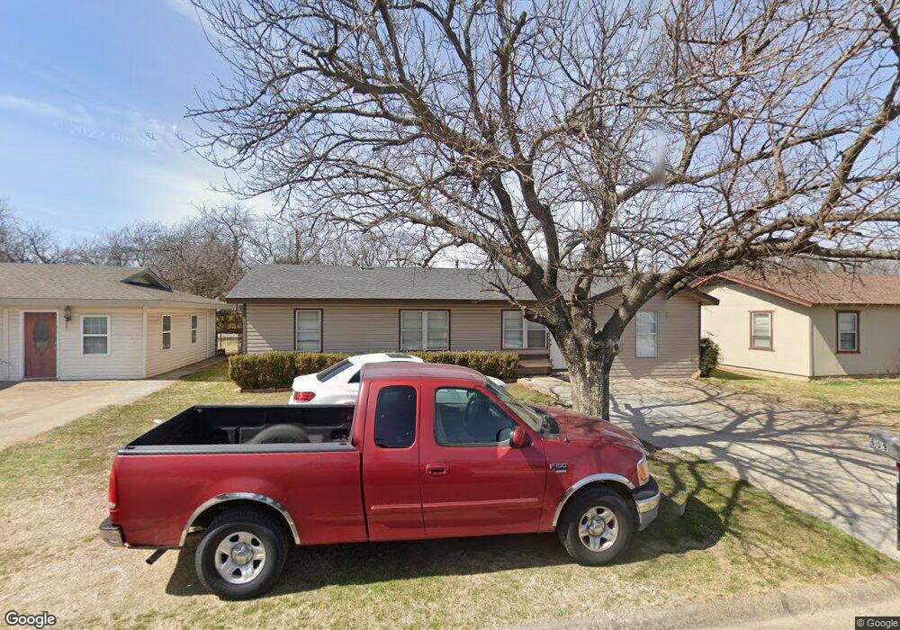 609 N Sewell Dr, Decatur, TX 76234 - photo 1