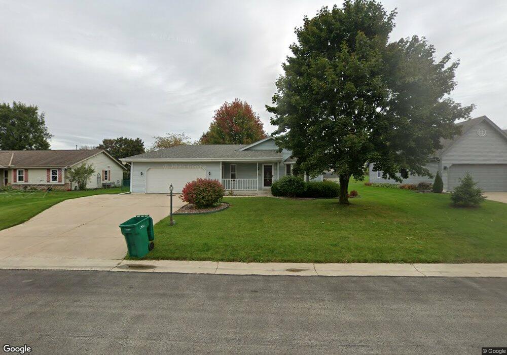 W163N10504 Ridgeview Ln, Germantown, WI 53022 - photo 1