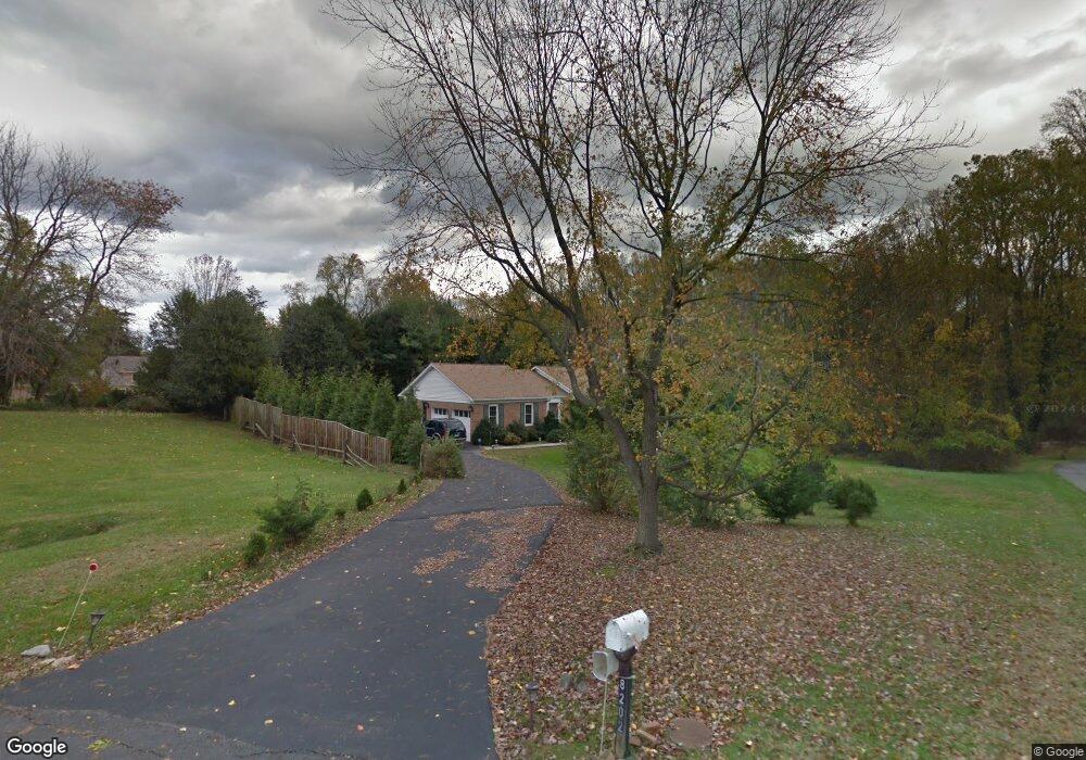 8202 Pettit Ct, McLean, VA 22102 - photo 1