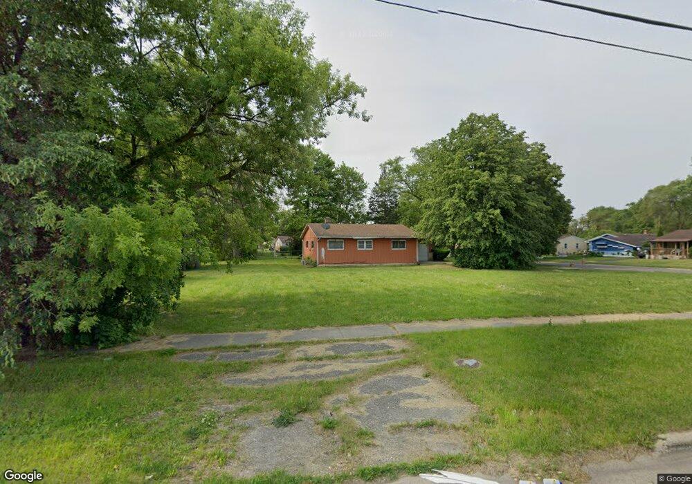 923 W Carpenter Rd, Flint, MI 48505 - photo 1