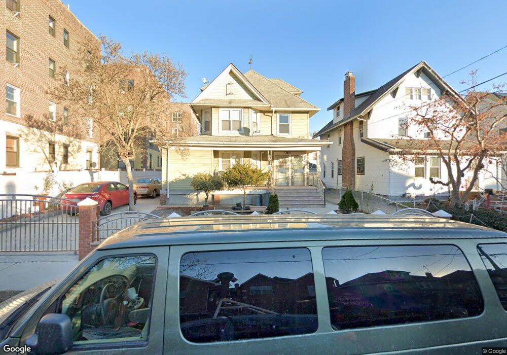 4211 159th St, Flushing, NY 11358 - photo 1