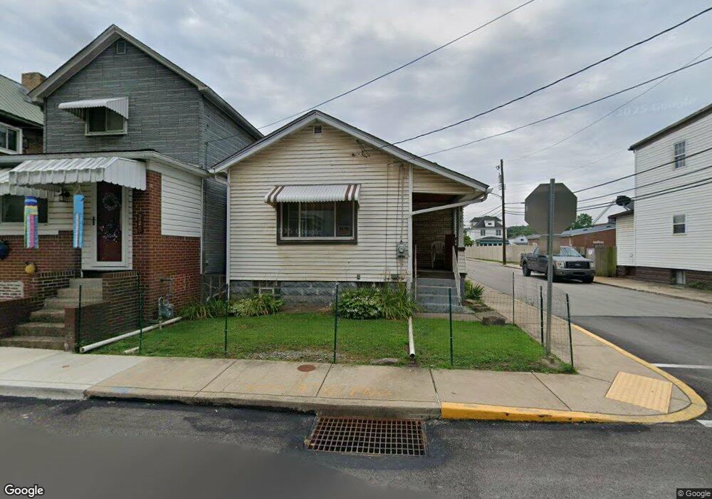 251 Quay St, Vandergrift, PA 15690 - photo 1