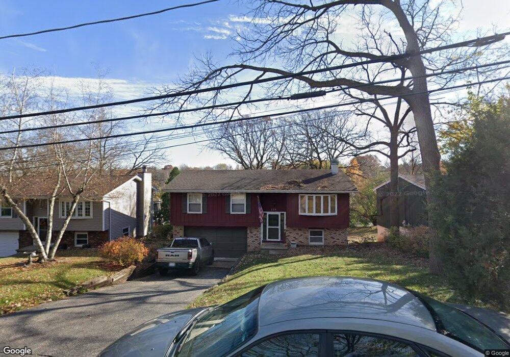 334 Ramble Rd, Lake In the Hills, IL 60156 - photo 1