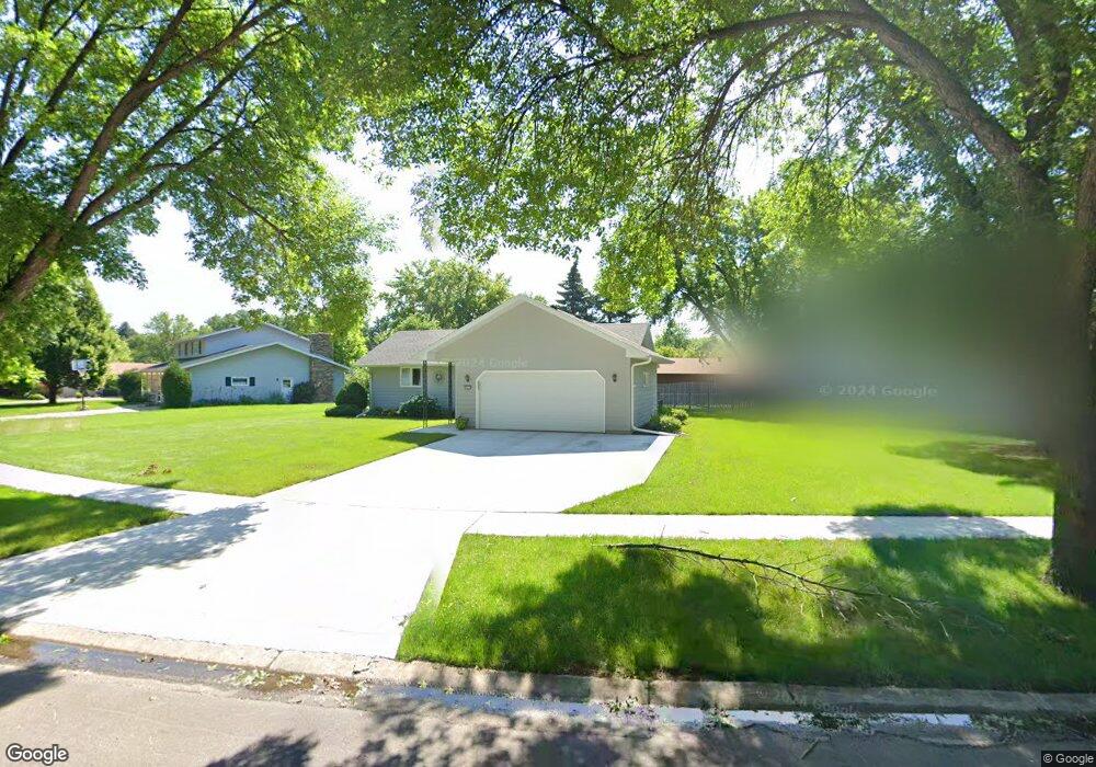 3515 Longfellow Rd N, Fargo, ND 58102 - photo 1