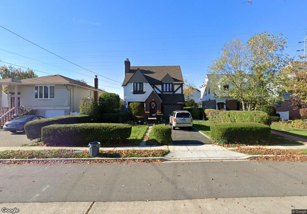 28 Piccadilly Downs, Lynbrook, NY 11563 - photo 1