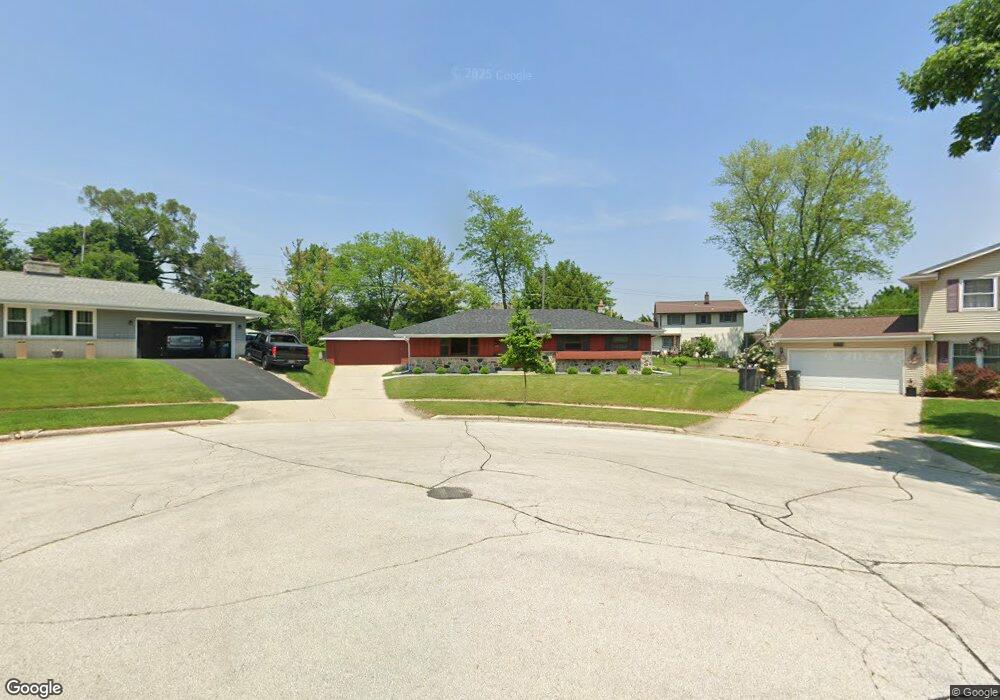 1915 Dewitt Ct, Waukesha, WI 53186 - photo 1