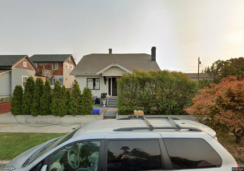 621 W 8th St, the Dalles, OR 97058 - photo 1