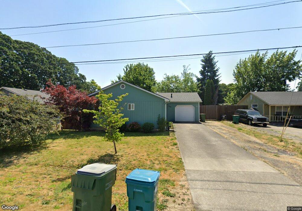 939 SE Locust St, Dundee, OR 97115 - photo 1
